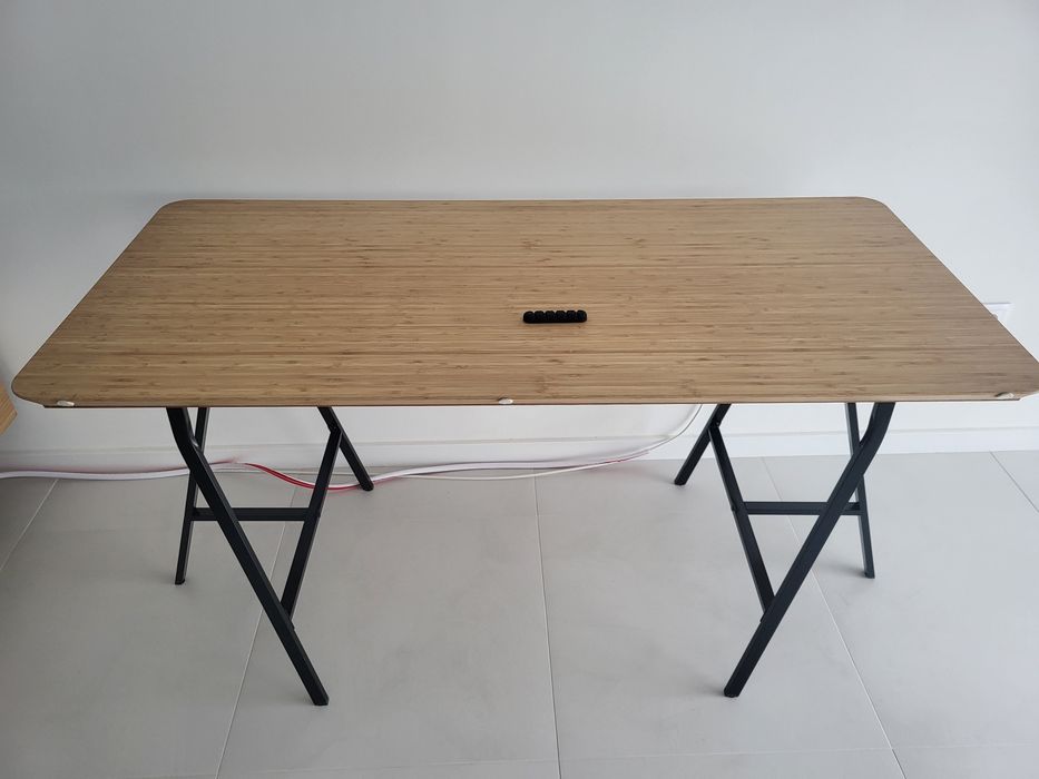 Secretaria com ou sem pés