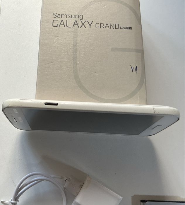 Samsung Galaxy Grand Neo Plus Duos para Peças carrega mas não liga