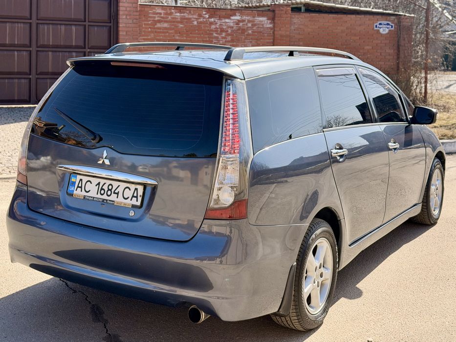 Mitsubishi GRANDIS 7 Мест Автомат