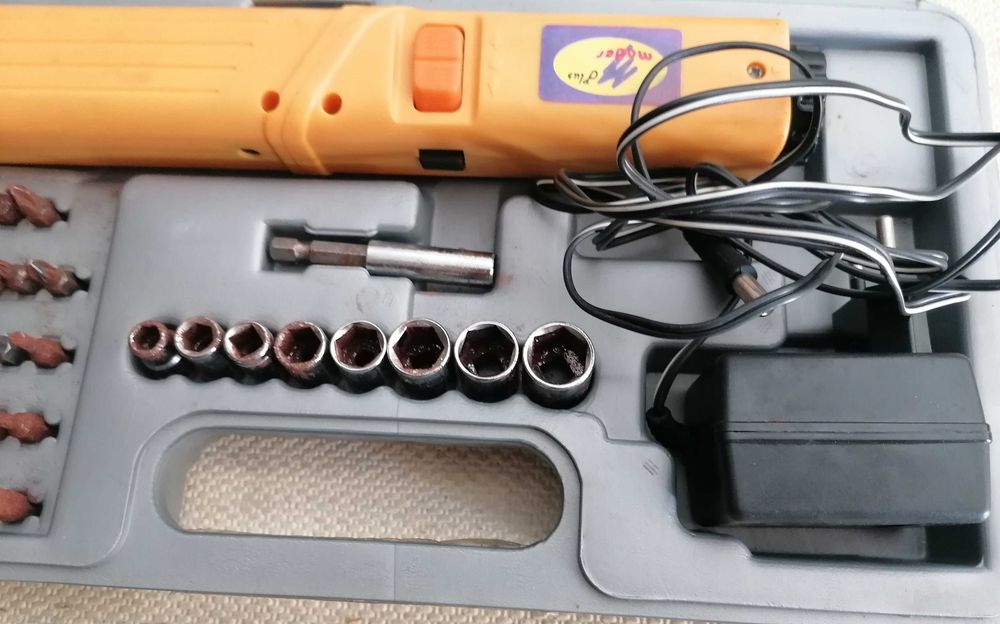 Aparafuzadora MADER, funcional, com kit de peças