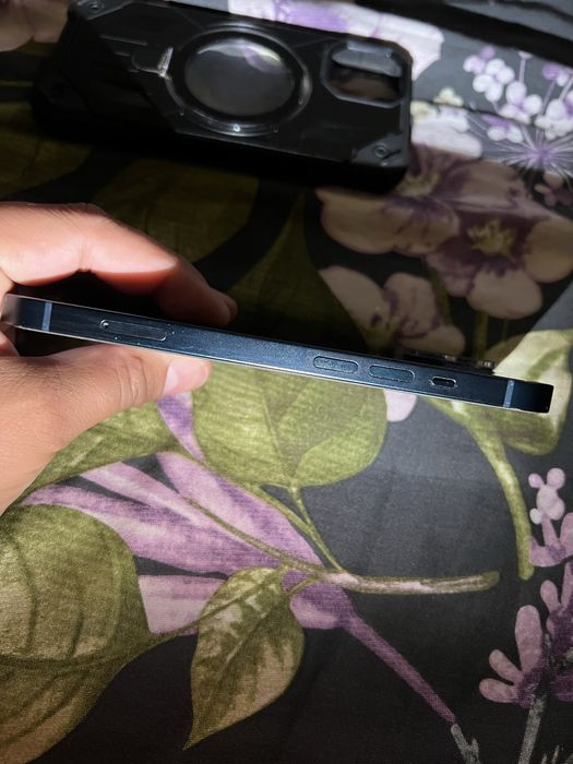 iPhone 13.