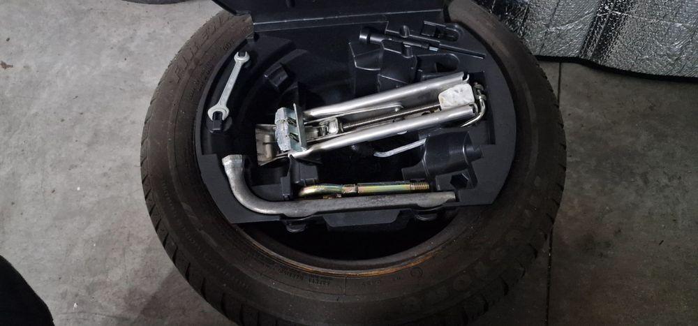 Jante c/ pneu e kit suplente VW  Polo 9N 15"