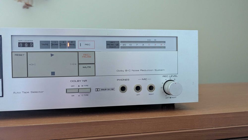 deck Yamaha serii „Natural Sound”, model K-300