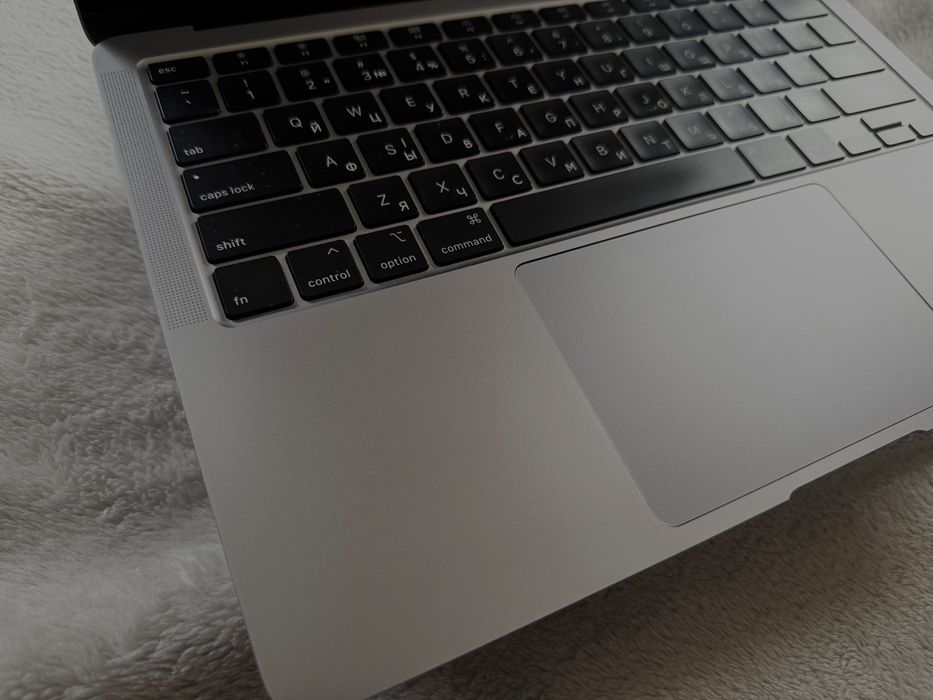 Apple macbook air 2020 i5, 256gb  без блокувань
