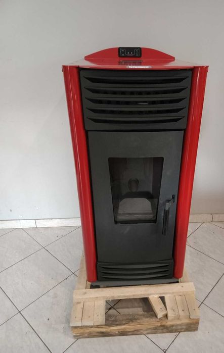 HELENA piec kominkowy, kominek na pellet 8 kW. - czerwony