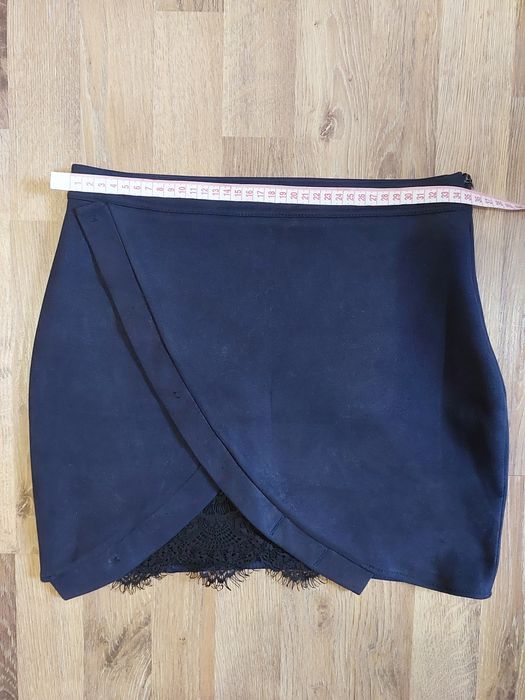 Юбка. Розмір М , стан супер,  коротенька та комфортна , велюр.
