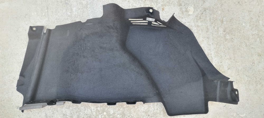 Боковая обшивка багажника правая Тесла модел 3