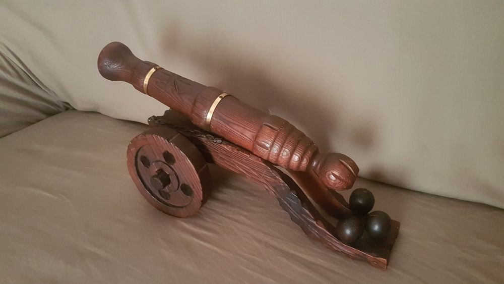 Canhão decorativo - peça em madeira