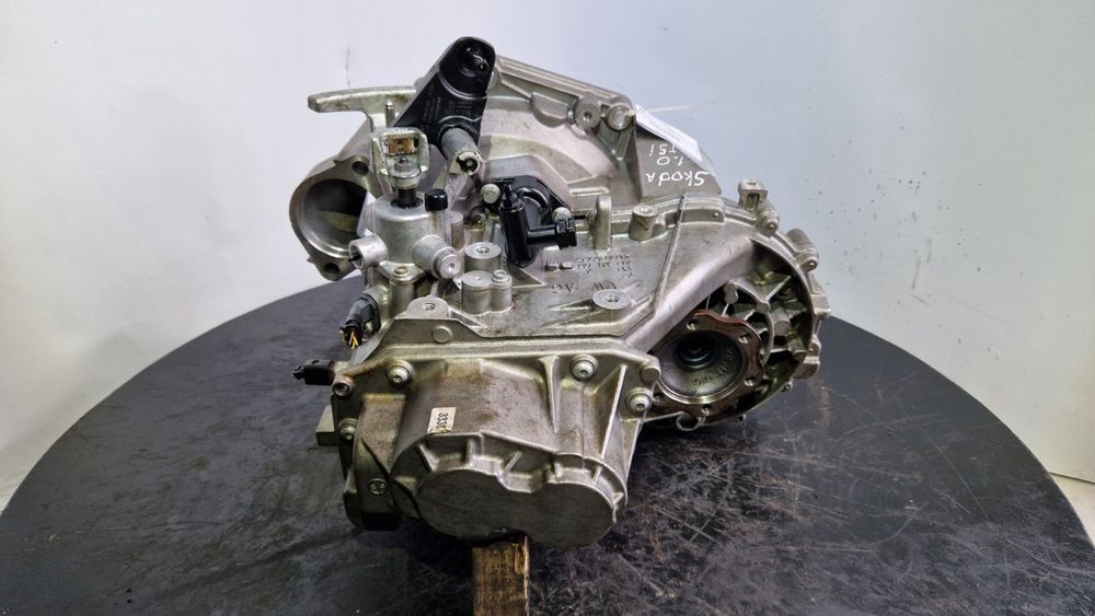 КПП МКПП коробка механіка Skoda Octavia Karoq 1.0 TSI 2019 0AJ301103H