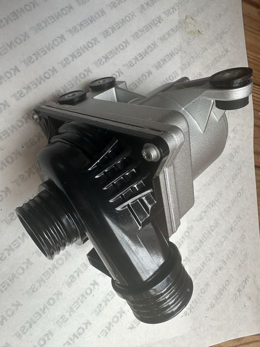 Помпа водяна bmw x5 e70