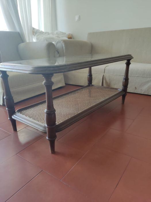 Mesa de centro em vidro com madeira