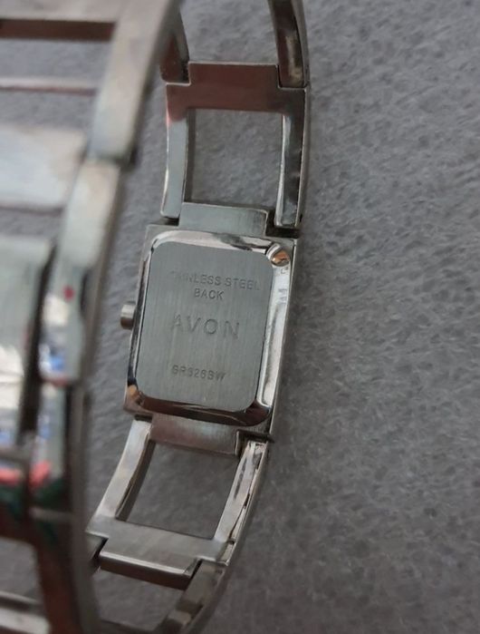 Наручний годинник "AVON" з браслетом, часовий механізм кварцевий.