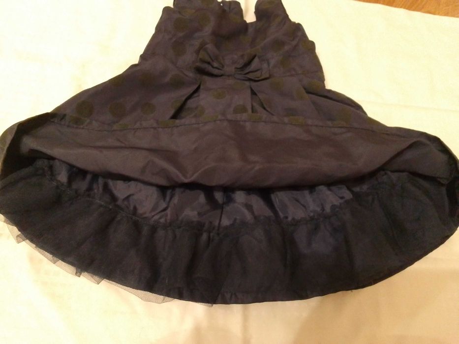 Sprzedam sukienkę rozmiar 68