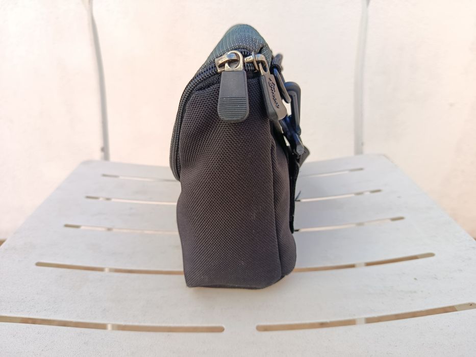 Lowepro D-Res 40 AW – Bolsa Acolchoada para Câmara