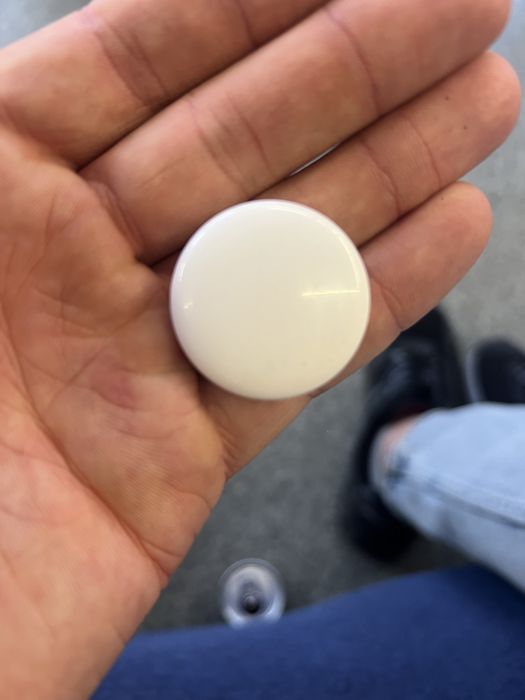 Продам air tag.    .