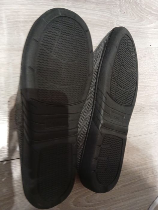 Męskie ciepłe nowe kapcie 42/43