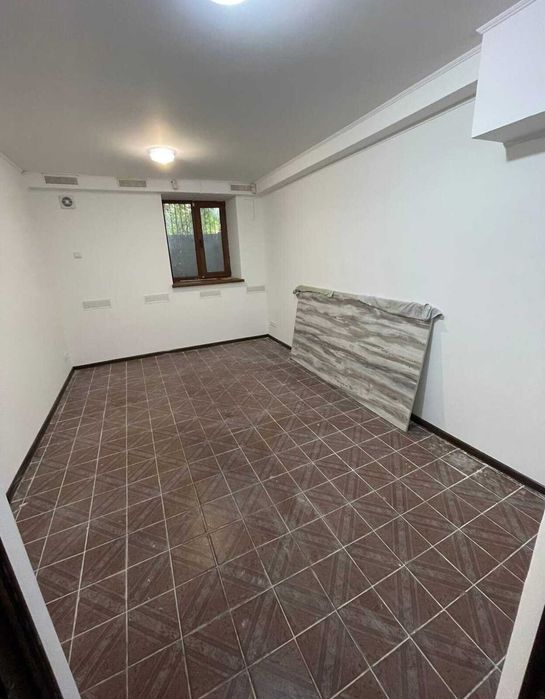 Продаж комерційного приміщення на Ближньому Замості