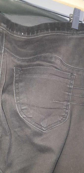 Jeans com fecho lateral