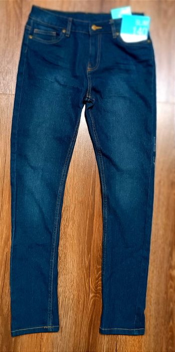Стильные джинсы для мальчика новые 140 размер примерно на 9-10 лет