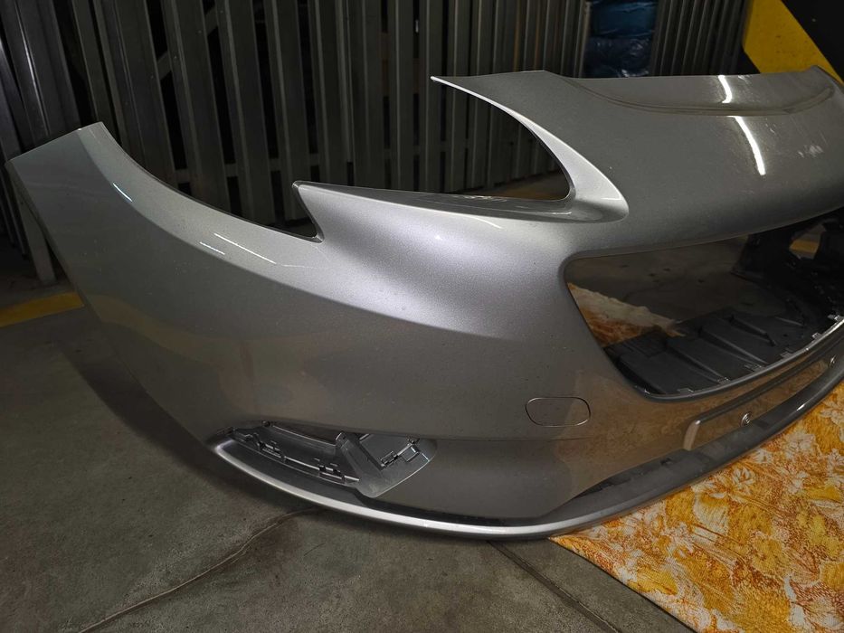 zderzak opel corsa E, kolor z176, pęknięcie