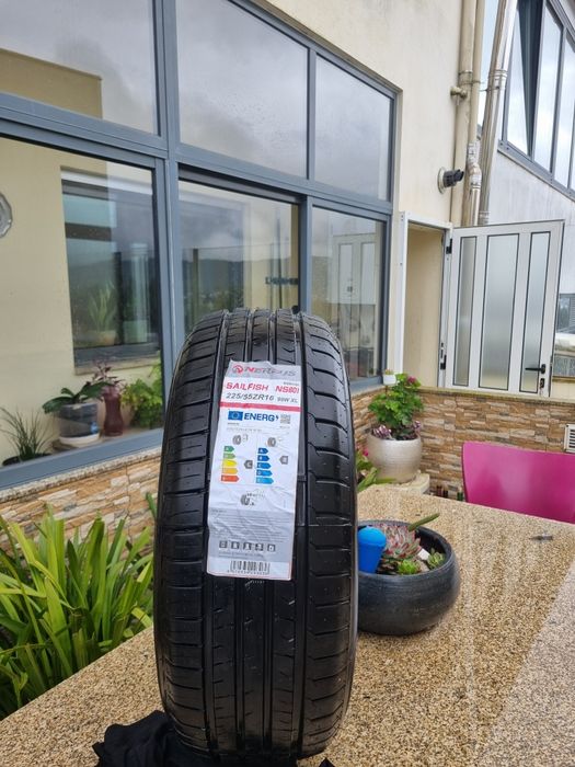 Pneus  novos (255/55/ZR/16/2023