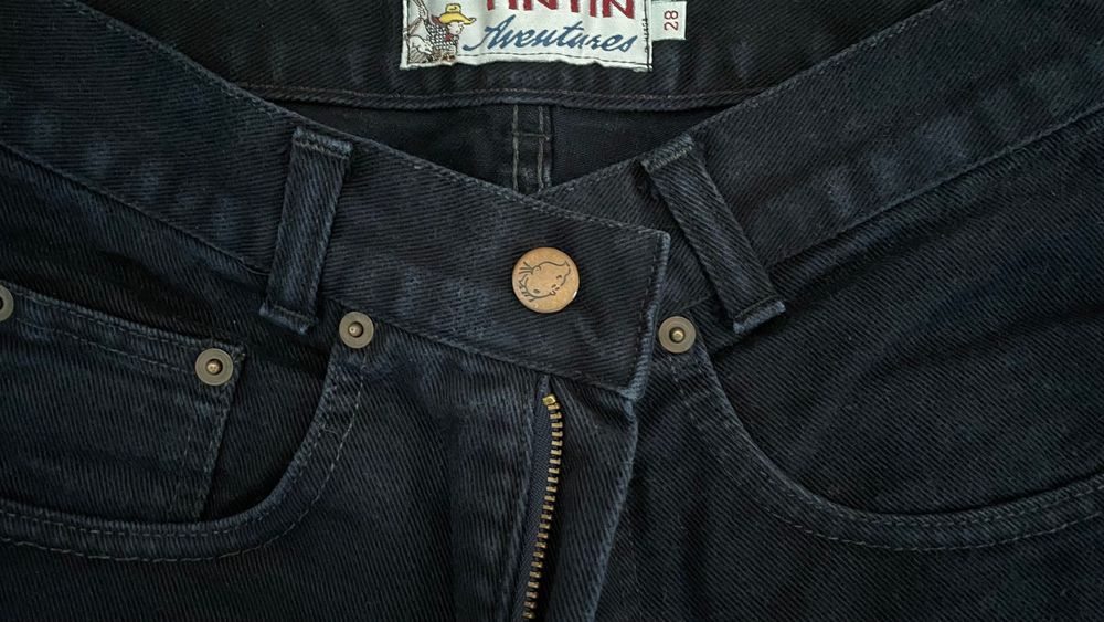 Calças jeans roupa de homem Armani Jeans e Tintim e Milou Aventura
