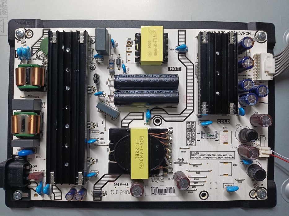 Smart TV Hisense 65A6N ,LCD partido, todas as peças impecáveis