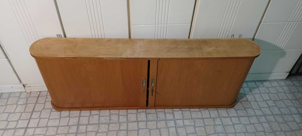 Armário de parede abertura sistema persiana