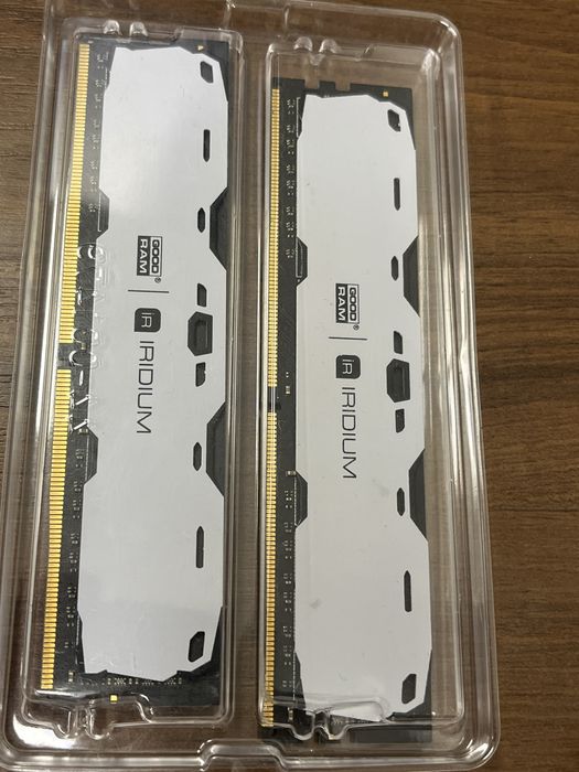 DDR4 8GB(2x4GB). PC4-19200. IR-W2400D464l15s/4G