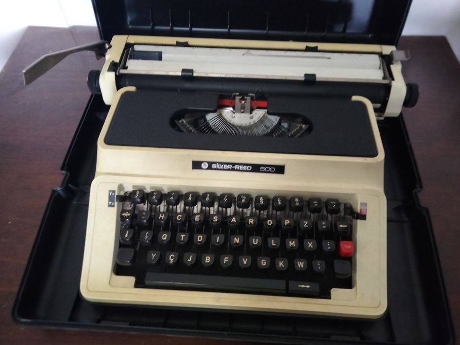 Máquina de escrever vintage Silver-Reed 500
