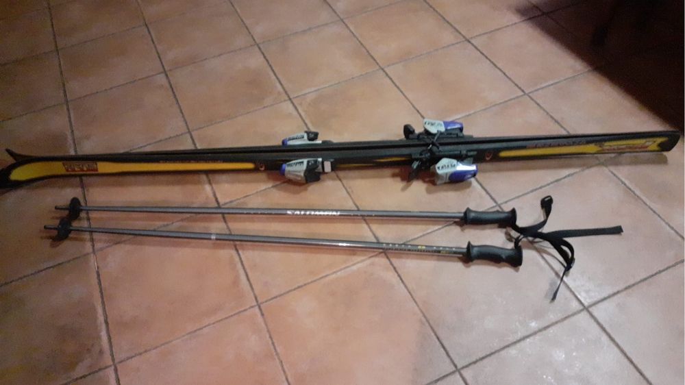 Skis Elan + bastões