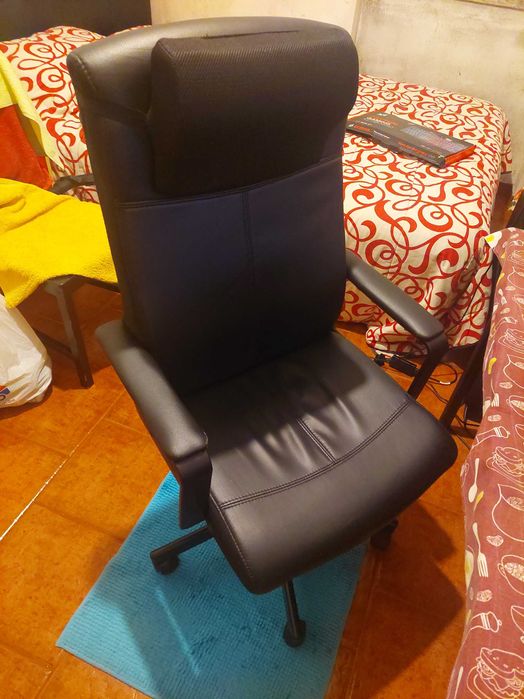Cadeira escritório preta IKEA modelo MILLBERGET