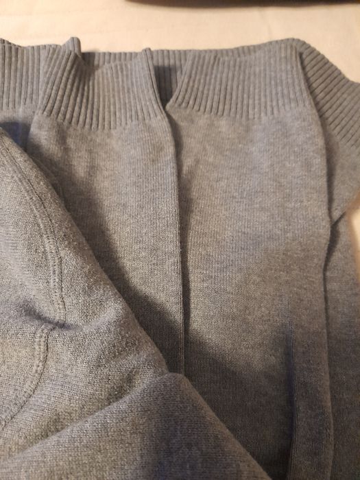 Męski sweterek w serek Cotonfield rozmiar M  Stan bardzo dobry