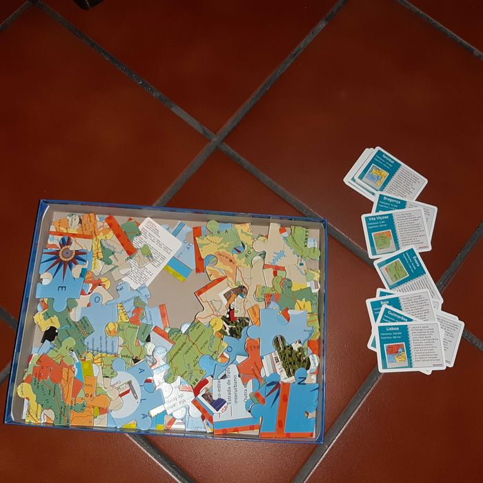 Puzzles Portugal, em bom estado.