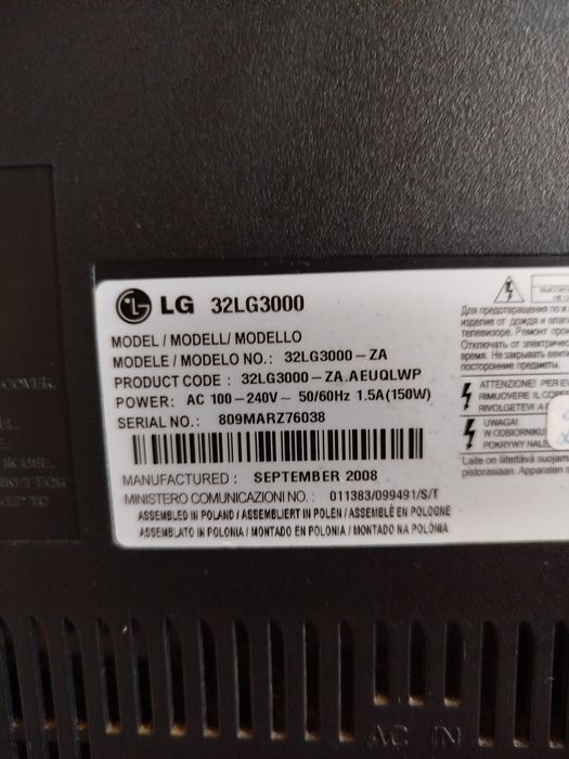 Televisão como nova com comando praticamente novo e uma box