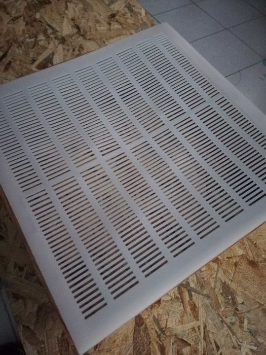 Material de apicultura novo, colmeias Lusitana e Reversível.