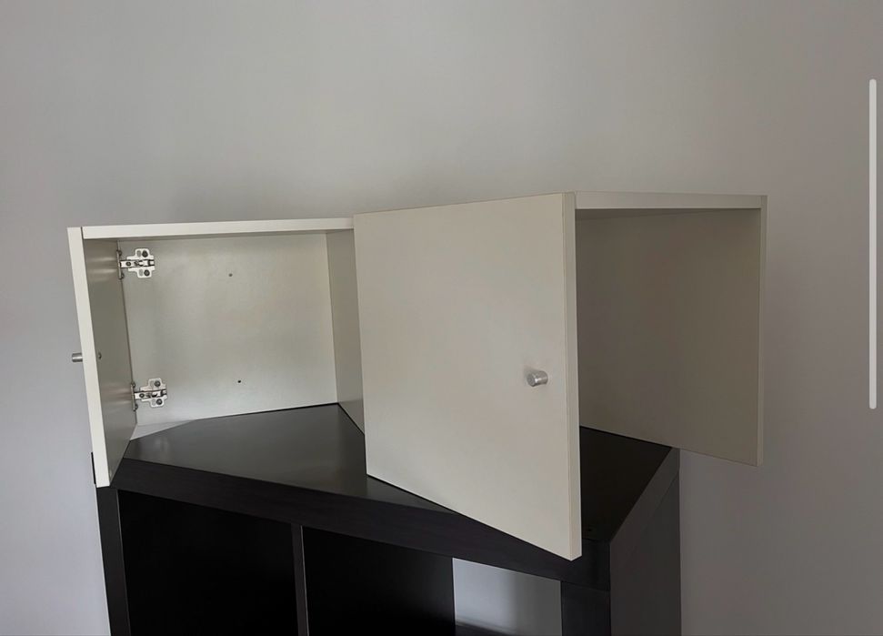 Estante IKEA EXPEDIT / KALLAX (77x147 cm) – preta/castanha