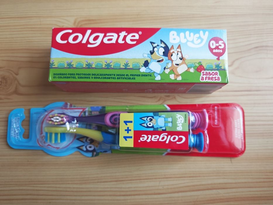 Conjunto Pasta + 2 Escovas de Dentes Colgate Bluey - Novo