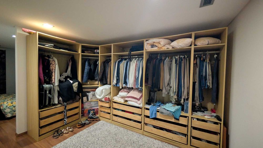Vende-se roupeiro ikea com 6 módulos.
