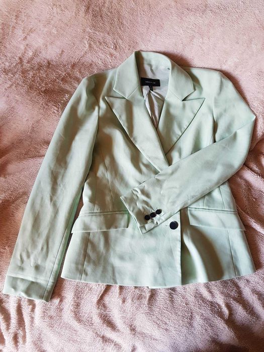 żakiet miętowy, na guziki