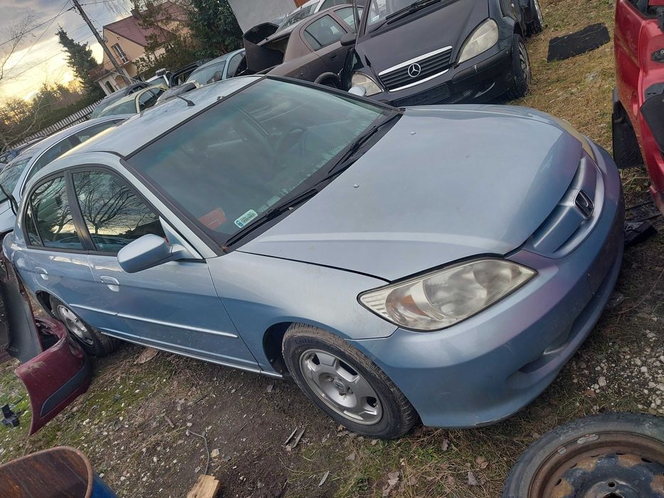 Posiadam czesci honda civic 7  1.4  sedan   2005r