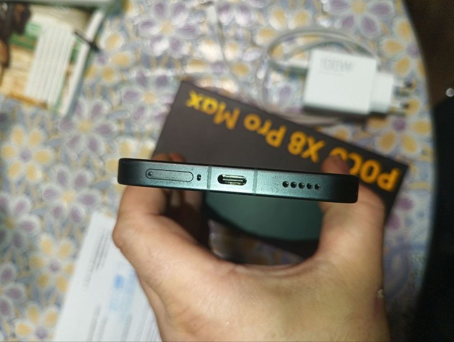 продам мобільний телефон poco x8pro max