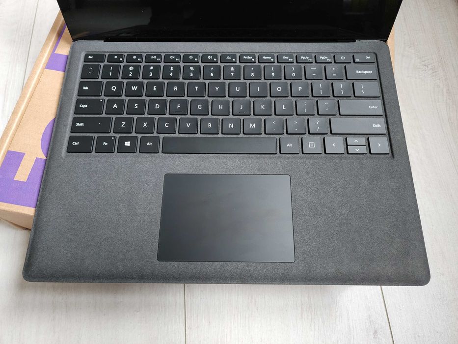 Microsoft Surface Laptop 2 - 13.5" i7-8650U 16Gb / 512Gb SSD (1769)