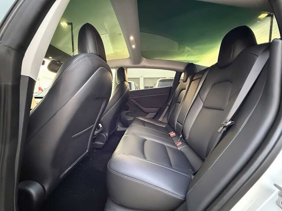 Tesla Model 3 Long Range      2022