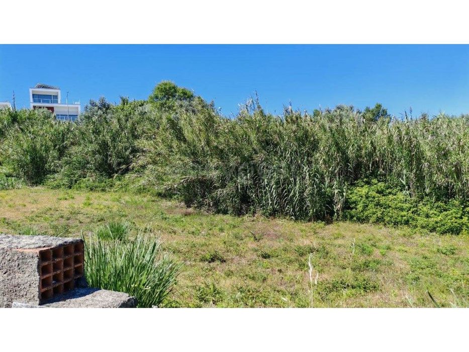 Lote para moradia inserido em urbanização