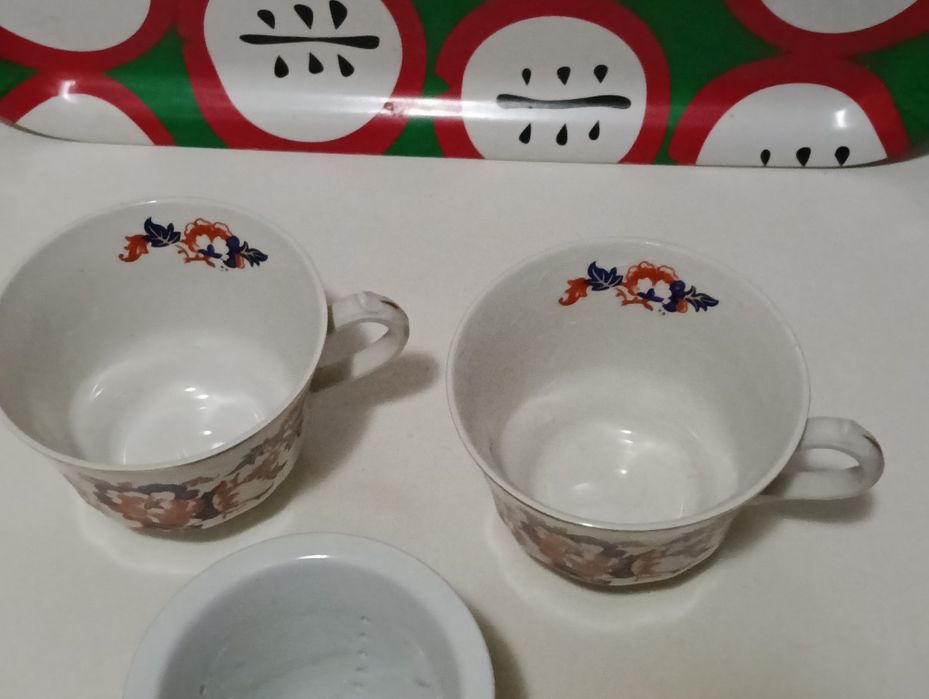 Duas belas chávenas de porcelana inglesa