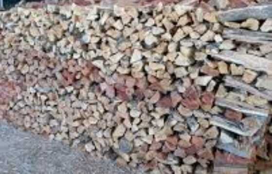 Lenha de pinho seca 35€ o metro cúbico