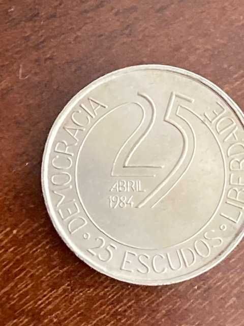 3 moedas comemorativas 25 escudos, 1985 - 10º aniversário, 25 de Abril