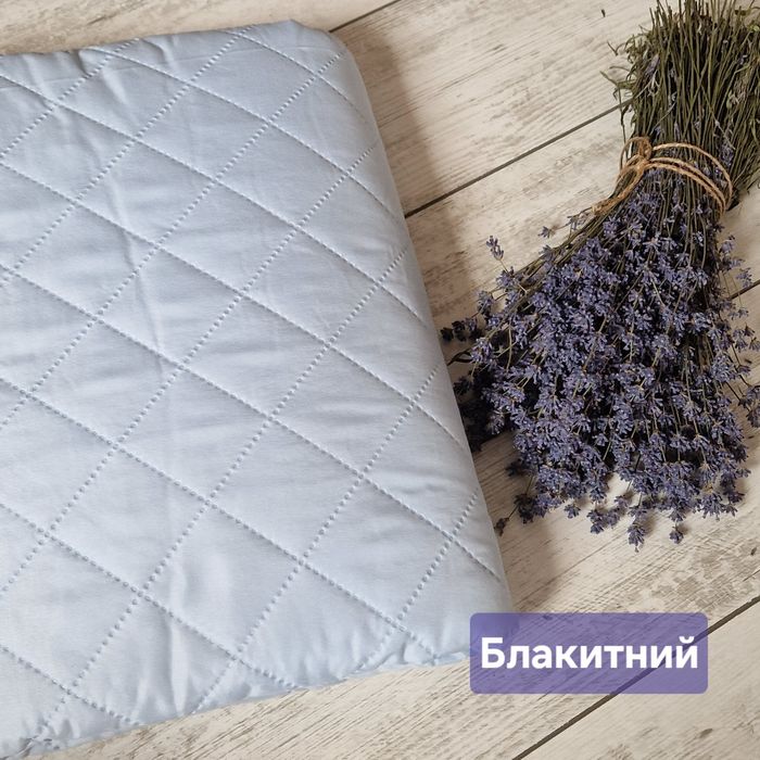 Водонепроникний стьобаний наматрасник-простирадло.