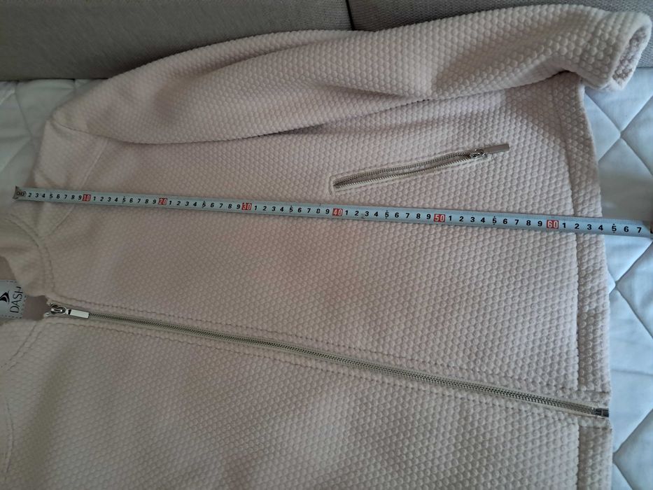 Бомбер жіночий, 52 розмір  на холодну пору року.